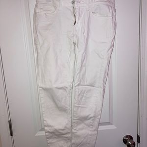 Levi’s white skinny jeans